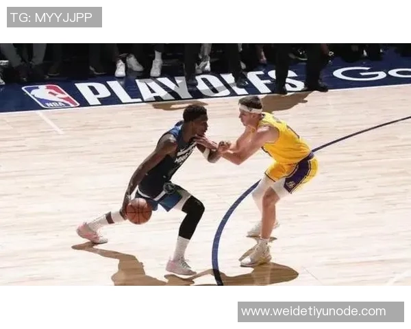 兰德尔高效发挥30分钟砍下26分9板5助助球队取得胜利 兰德尔高效发挥30分钟砍下26分9板5助助球队取得胜利