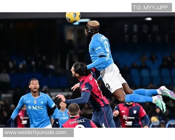 奥斯梅恩26岁补时倒钩绝杀双响赛季14场打入11球引发热议 奥斯梅恩26岁补时倒钩绝杀双响赛季14场打入11球引发热议