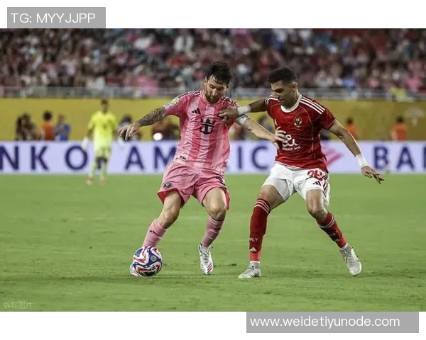 C罗领跑国家队历史射手榜梅西紧随其后差距明显