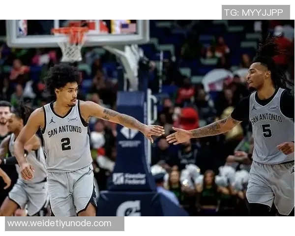 卡斯尔谈三后卫阵容福克斯哈珀球商高助球队发展