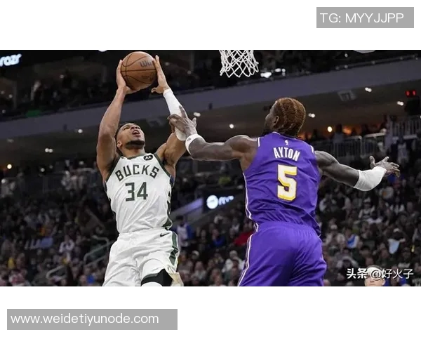 字母哥助蒂耶罗获得比赛用球詹姆斯为其点赞裁判为何纠结不已 字母哥助蒂耶罗获得比赛用球詹姆斯为其点赞裁判为何纠结不已